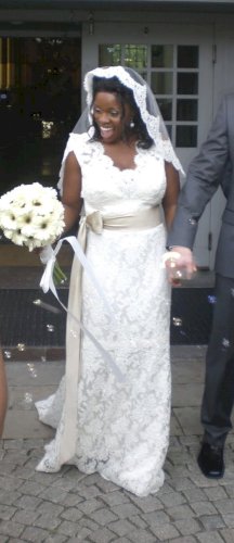 Ivory Jim Hjelm style 8663 Wedding Dress with Belt Size 16