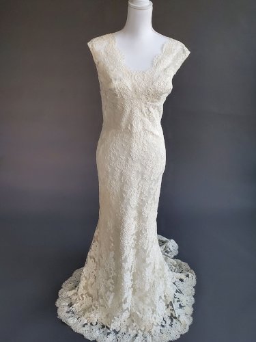 Ivory Jim Hjelm style 8663 Wedding Dress with Belt Size 16